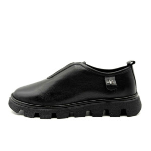 Dámske čierne slip-on poltopánky Mago