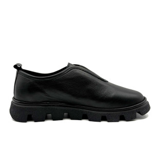 Dámske čierne slip-on poltopánky Mago
