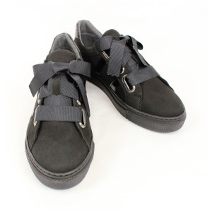 Dámske čierne šnurovacie topánky z brúsenej kože 