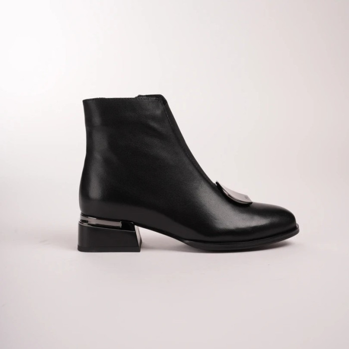 Dámske kožené elegantné čižmy s kovovým detailom Epica Dámske kožené elegantné čižmy s kovovým detailom Epica