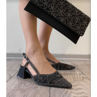 Elegantné čierne sandále Menbur